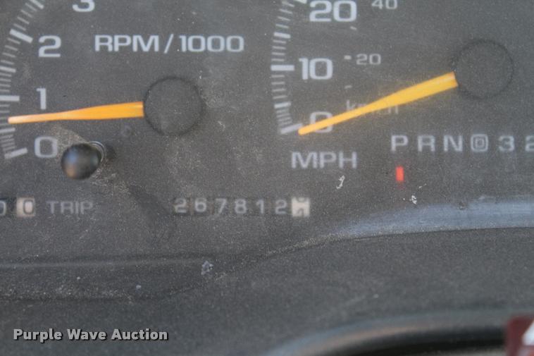 image for item K5781 2000 Chevrolet 2500 pickup truck