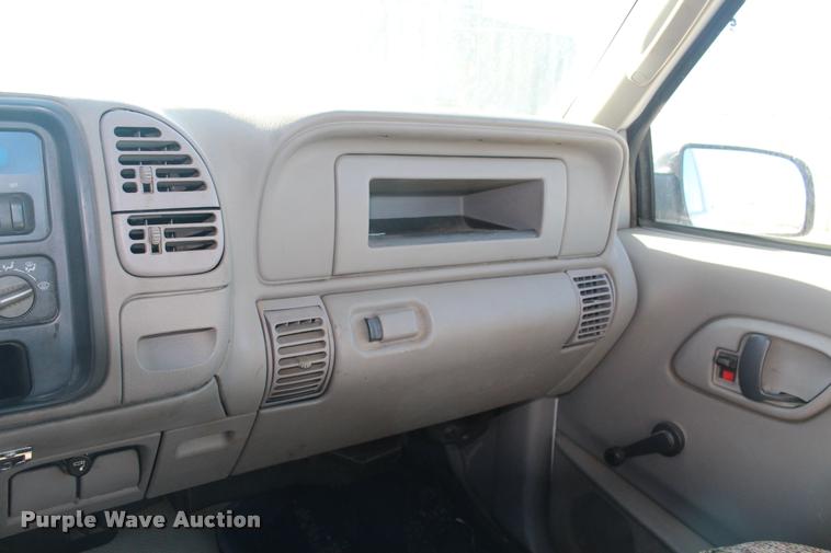 image for item K5781 2000 Chevrolet 2500 pickup truck