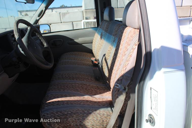 image for item K5781 2000 Chevrolet 2500 pickup truck