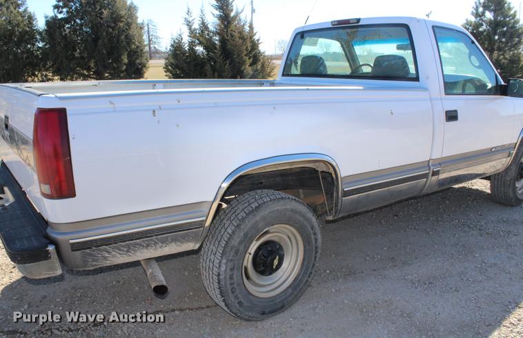 image for item K5781 2000 Chevrolet 2500 pickup truck