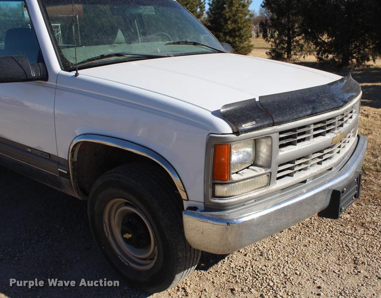 image for item K5781 2000 Chevrolet 2500 pickup truck