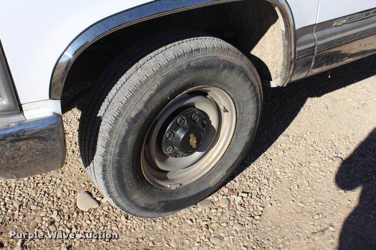 image for item K5781 2000 Chevrolet 2500 pickup truck