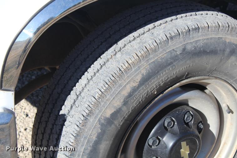 image for item K5781 2000 Chevrolet 2500 pickup truck