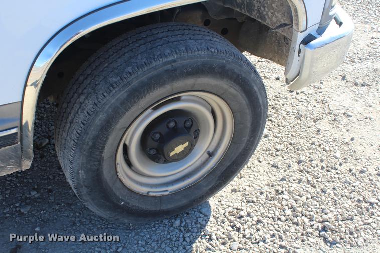 image for item K5781 2000 Chevrolet 2500 pickup truck