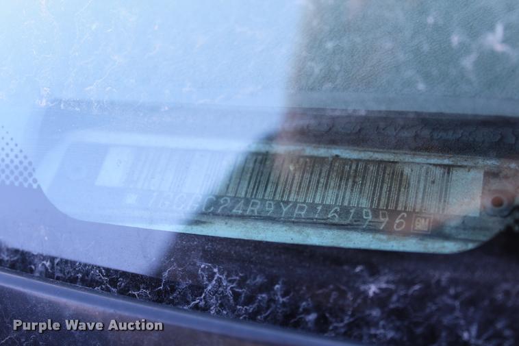 image for item K5781 2000 Chevrolet 2500 pickup truck