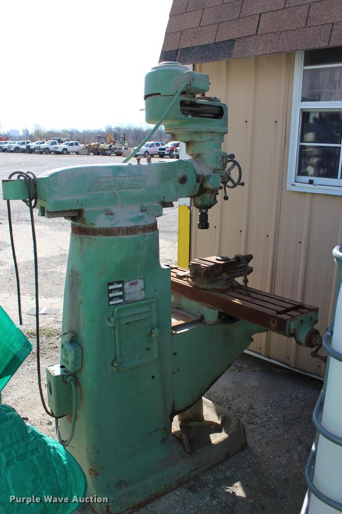 image for item L3025 Bridgeport mill