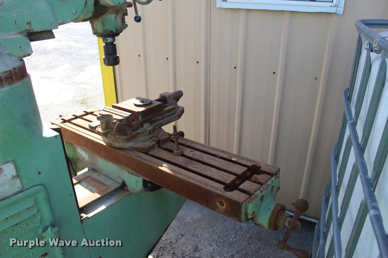 image for item L3025 Bridgeport mill