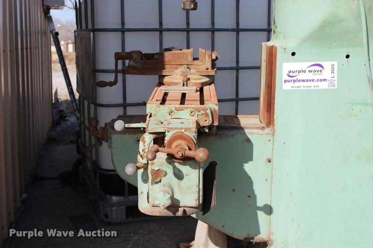 image for item L3025 Bridgeport mill