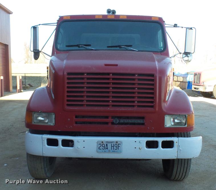 image for item L4586 1994 International 8100 flat dump bed truck