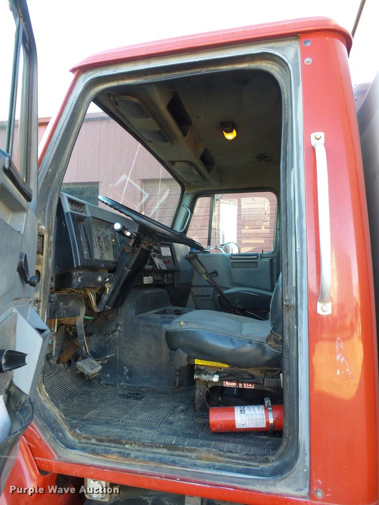 image for item L4586 1994 International 8100 flat dump bed truck