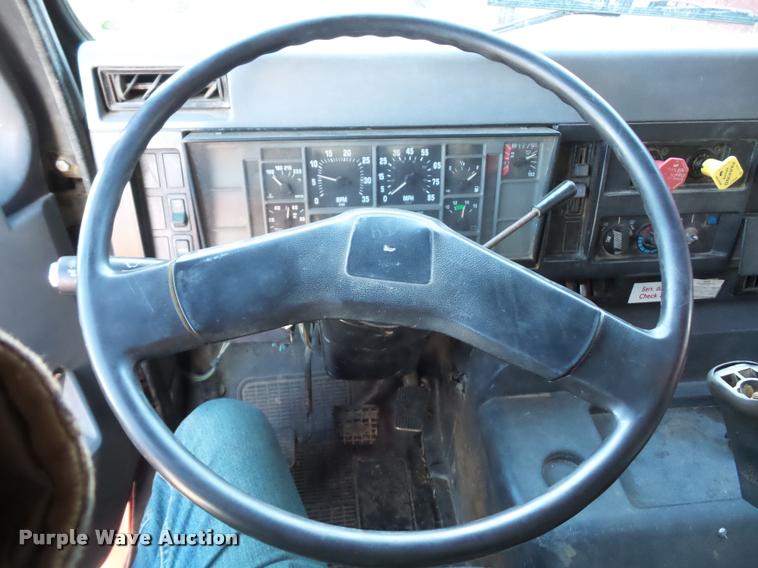 image for item L4586 1994 International 8100 flat dump bed truck