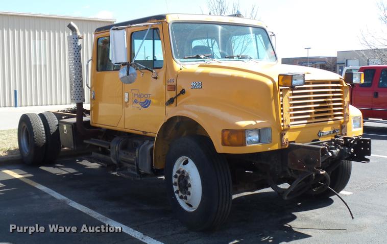 image for item L4645 2001 International 4900 Crew Cab truck cab and chassis