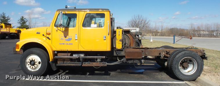 image for item L4645 2001 International 4900 Crew Cab truck cab and chassis