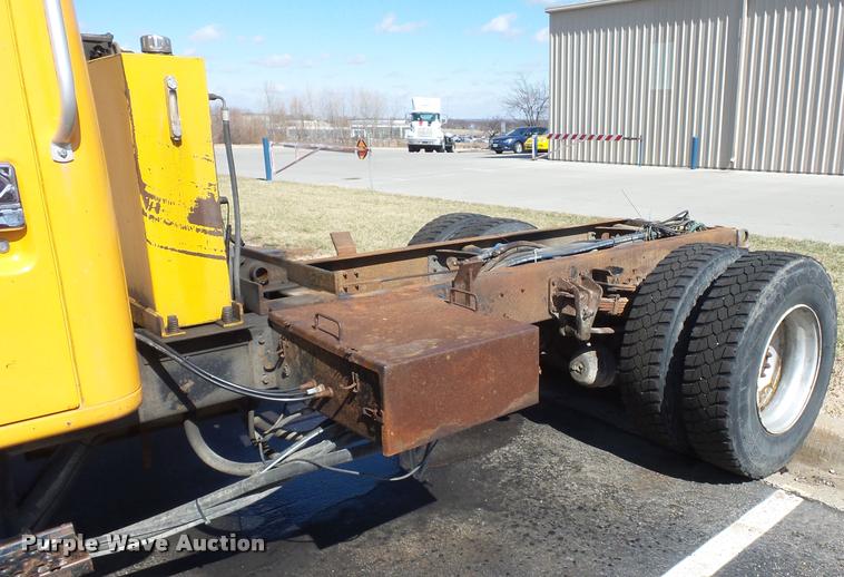 image for item L4645 2001 International 4900 Crew Cab truck cab and chassis