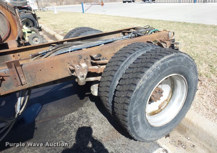 image for item L4645 2001 International 4900 Crew Cab truck cab and chassis