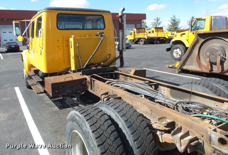 image for item L4645 2001 International 4900 Crew Cab truck cab and chassis