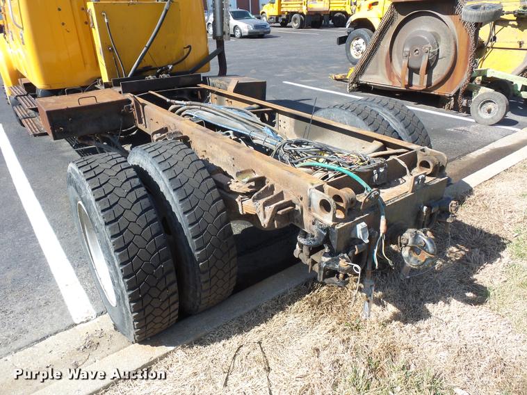 image for item L4645 2001 International 4900 Crew Cab truck cab and chassis