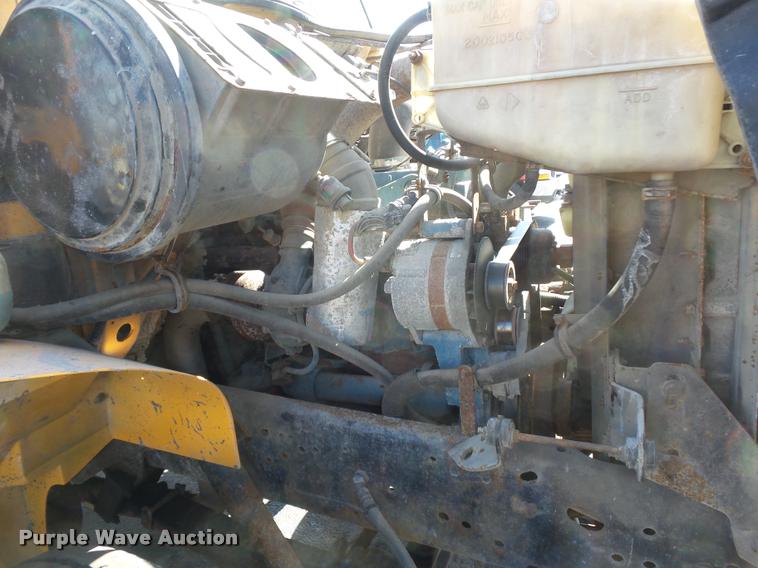 image for item L4645 2001 International 4900 Crew Cab truck cab and chassis