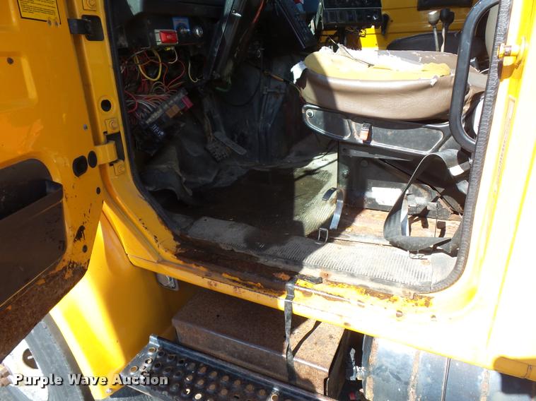 image for item L4645 2001 International 4900 Crew Cab truck cab and chassis