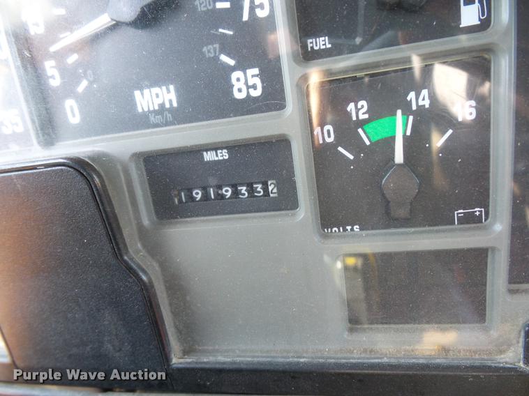 image for item L4645 2001 International 4900 Crew Cab truck cab and chassis