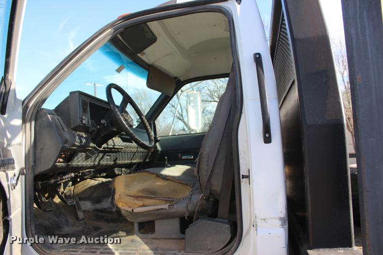 image for item L4948 1998 Chevrolet Kodiak C6500 flatbed truck