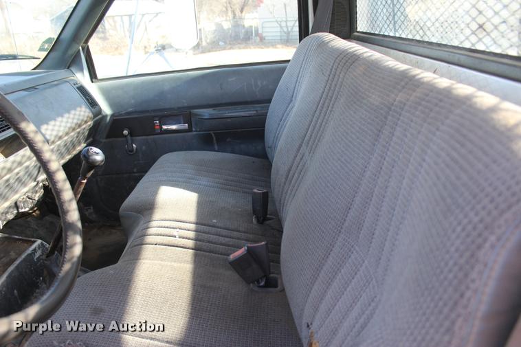 image for item L4948 1998 Chevrolet Kodiak C6500 flatbed truck