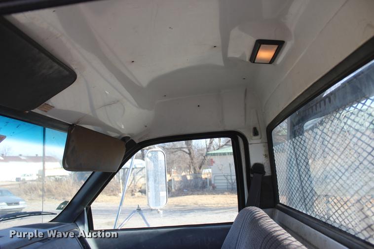 image for item L4948 1998 Chevrolet Kodiak C6500 flatbed truck