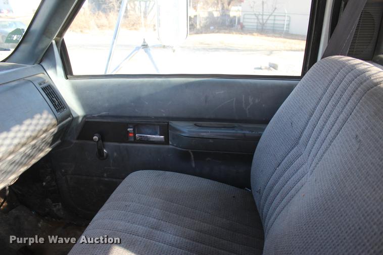 image for item L4948 1998 Chevrolet Kodiak C6500 flatbed truck