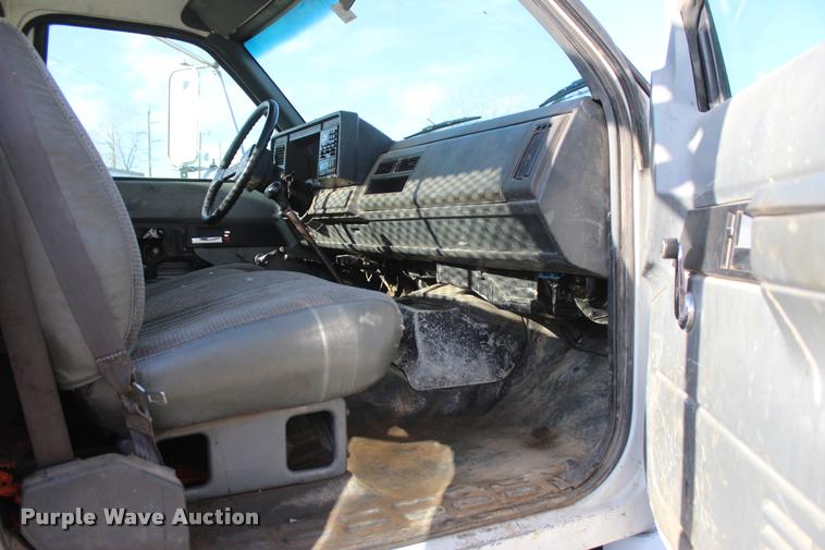 image for item L4948 1998 Chevrolet Kodiak C6500 flatbed truck