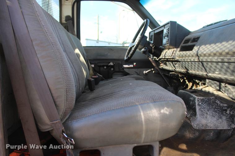 image for item L4948 1998 Chevrolet Kodiak C6500 flatbed truck