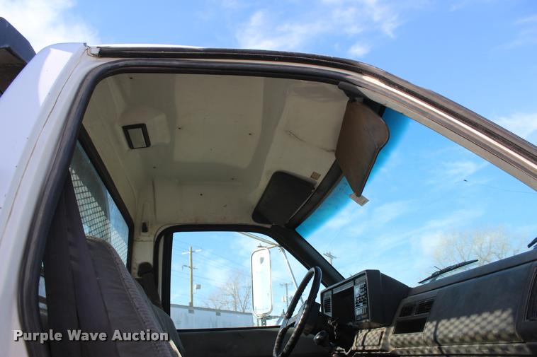 image for item L4948 1998 Chevrolet Kodiak C6500 flatbed truck