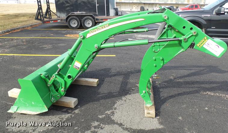 image for item L7243 John Deere 300CX loader