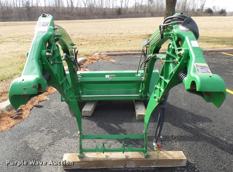 image for item L7243 John Deere 300CX loader