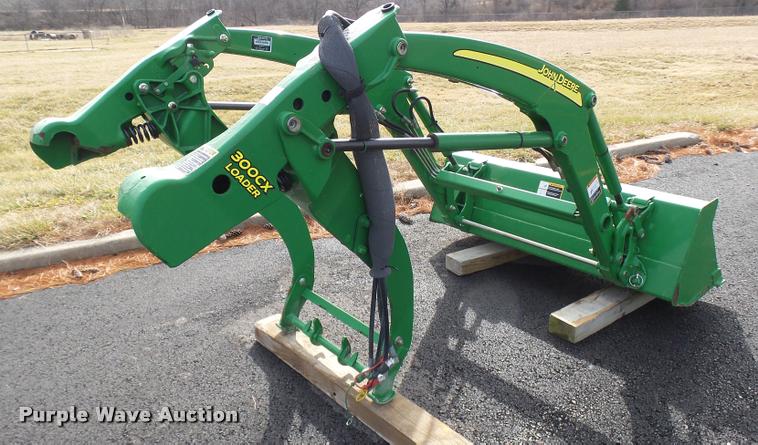 image for item L7243 John Deere 300CX loader