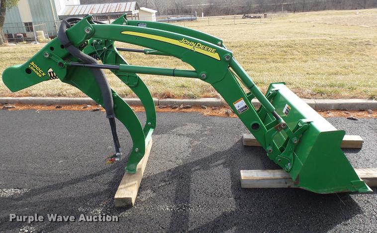 image for item L7243 John Deere 300CX loader
