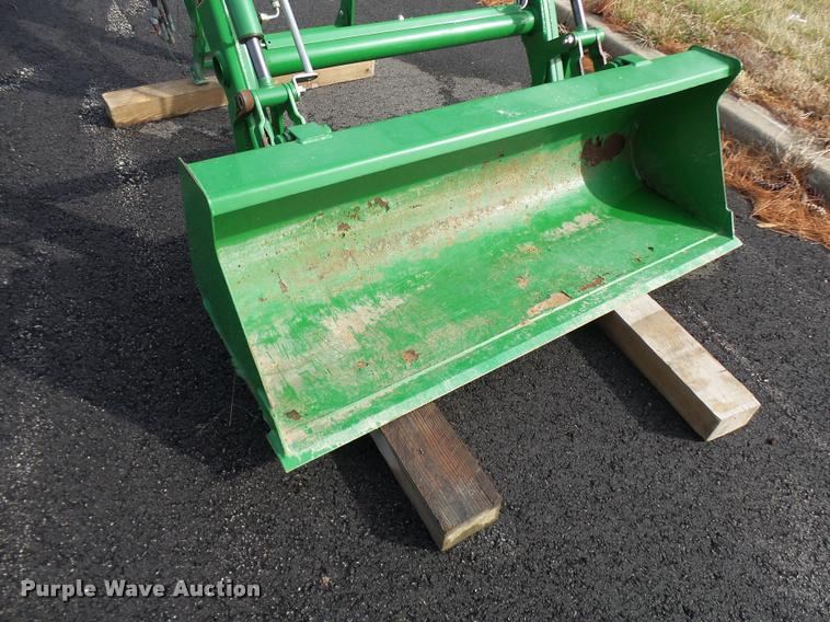 image for item L7243 John Deere 300CX loader