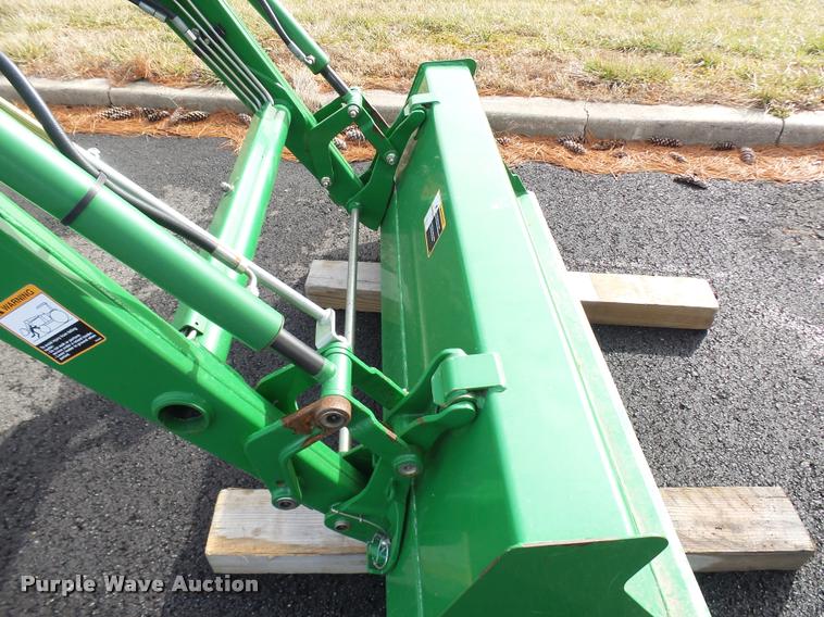 image for item L7243 John Deere 300CX loader