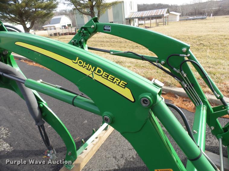 image for item L7243 John Deere 300CX loader