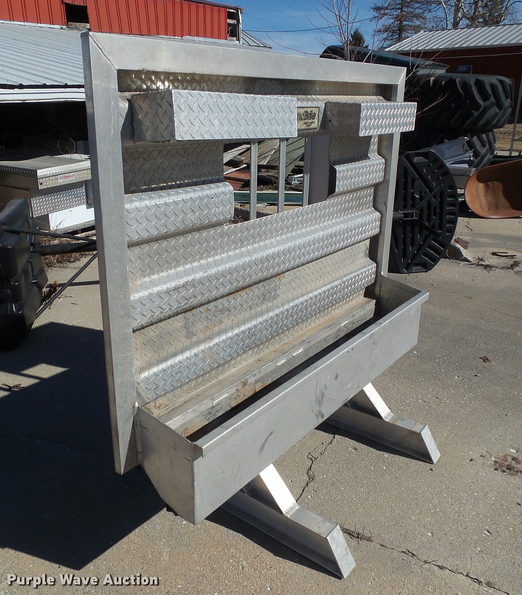 Dee Zee Diamond Brite aluminum headache rack in Keswick, IA Item