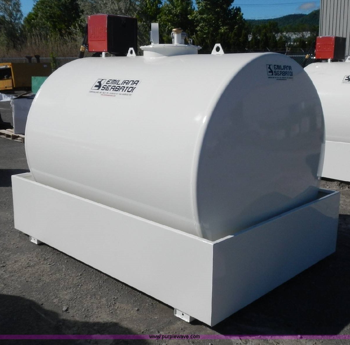 Fuel tank in Tonganoxie, KS Item F1547 sold Purple Wave