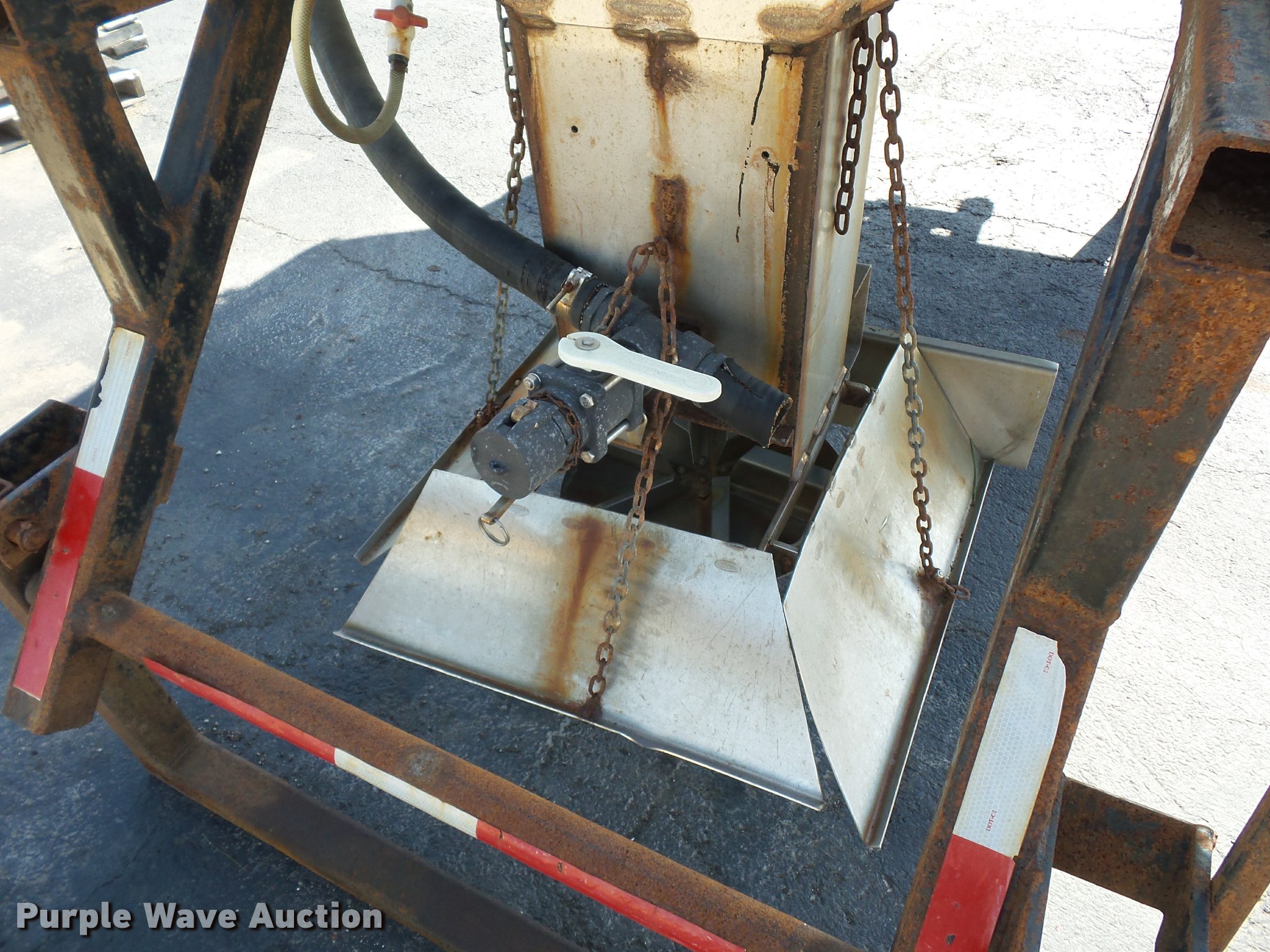 Flink stainless steel salt spreader in Lee's Summit, MO Item L4643