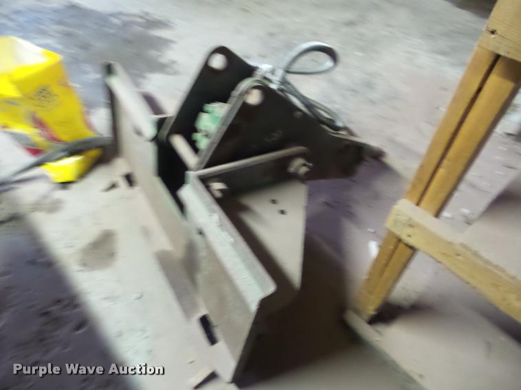 image for item AG9263 Bobcat 2500 skid steer hydraulic breaker