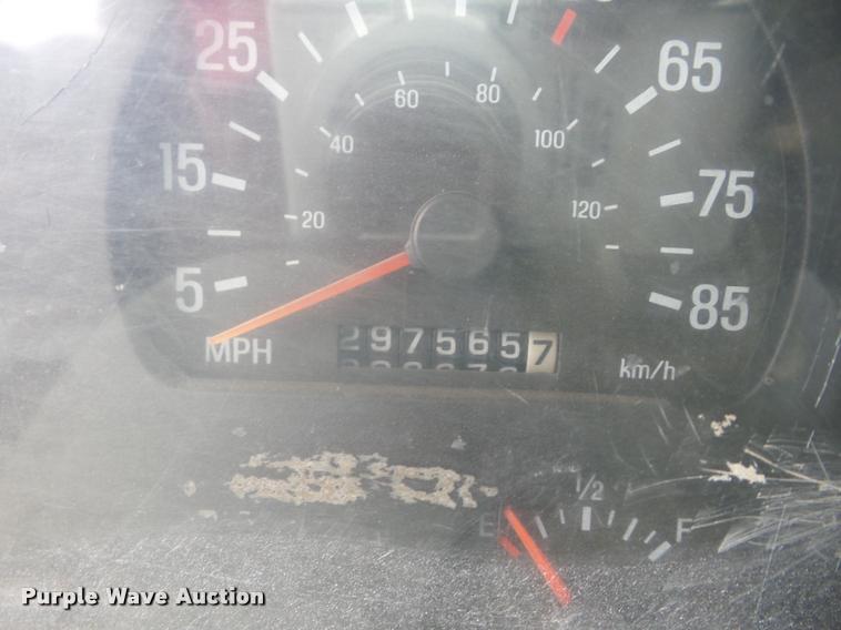 image for item B5409 2001 Sterling LT8500 triple axle dump truck