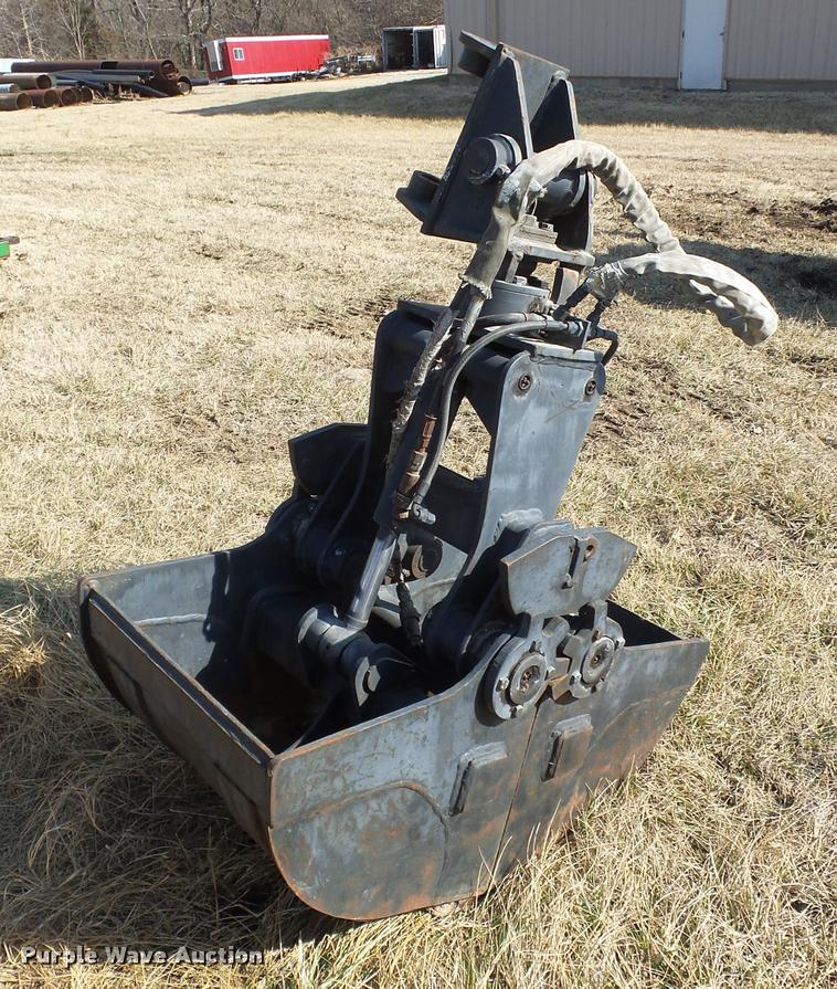 Pemberton clamshell bucket in Independence, KS Item BI9137 sold