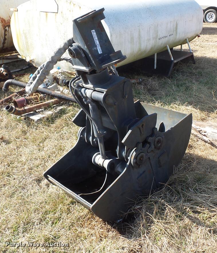 Pemberton clamshell bucket in Independence, KS Item BI9137 sold