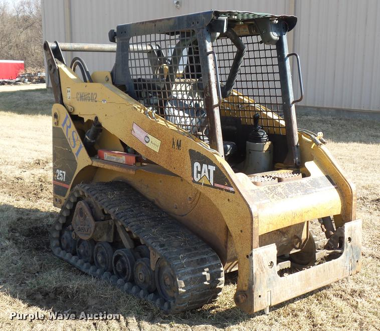 image for item BI9138 2003 Caterpillar 257 skid steer