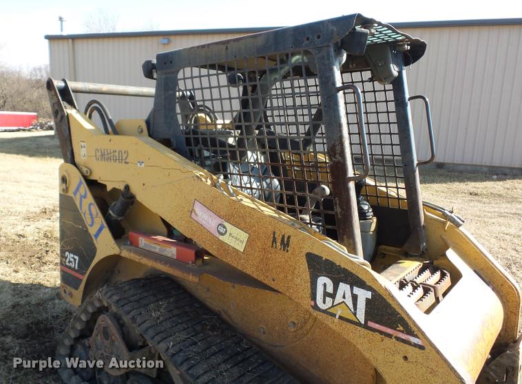 image for item BI9138 2003 Caterpillar 257 skid steer