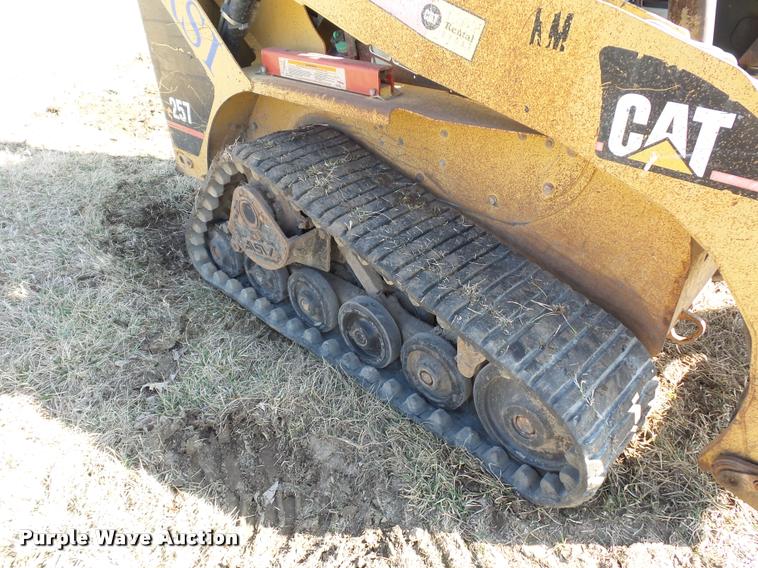 image for item BI9138 2003 Caterpillar 257 skid steer