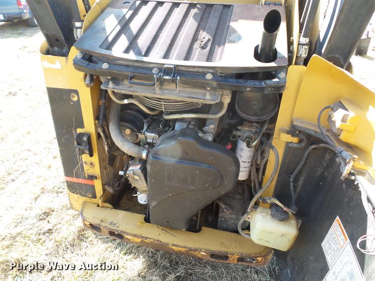 image for item BI9138 2003 Caterpillar 257 skid steer