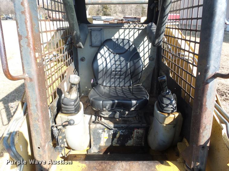 image for item BI9138 2003 Caterpillar 257 skid steer